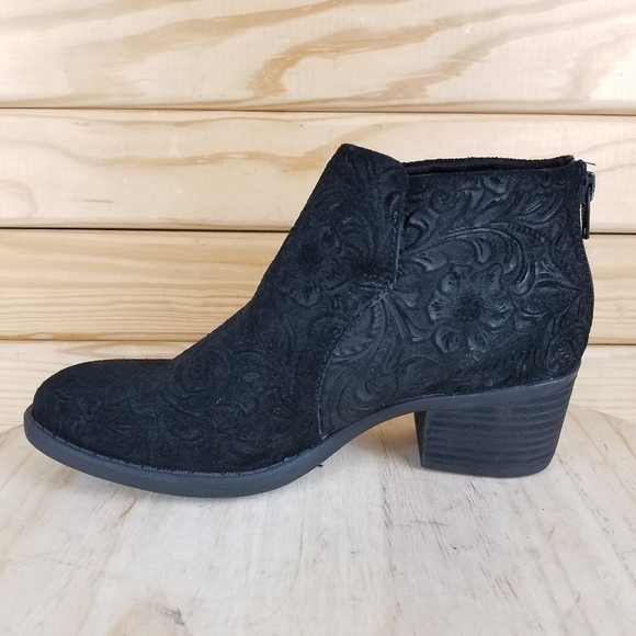 B.O.C Black Ankle Boots 6 US Booties Tooled Suede Leather Stacked Heel Back Zip - Picture 7 of 9